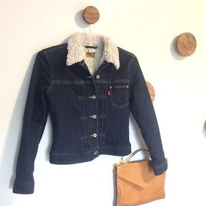 🔥 Levi’s Denim Sherpa Trucker Jacket 🔥